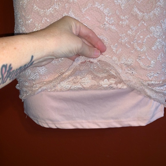 Lace Dress 👗 Peach/ Cream color LIKE NEW!! - Picture 4 of 8